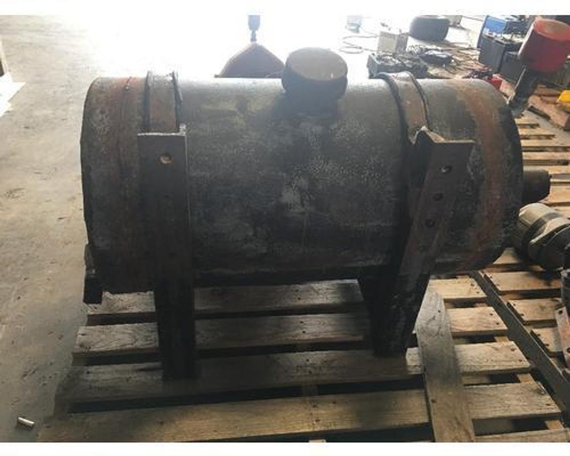 Used GOOD USED HYDRAULIC TANK, 45 GALLON CAPACITY, 36" LENGTH, 20" DIAMETER