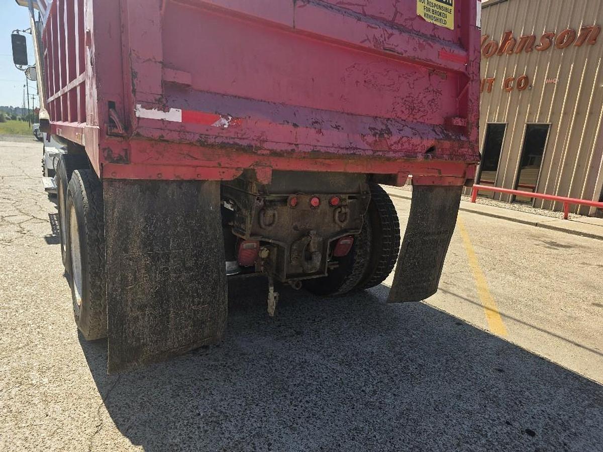 Used 2001 Freightliner FLD120SD