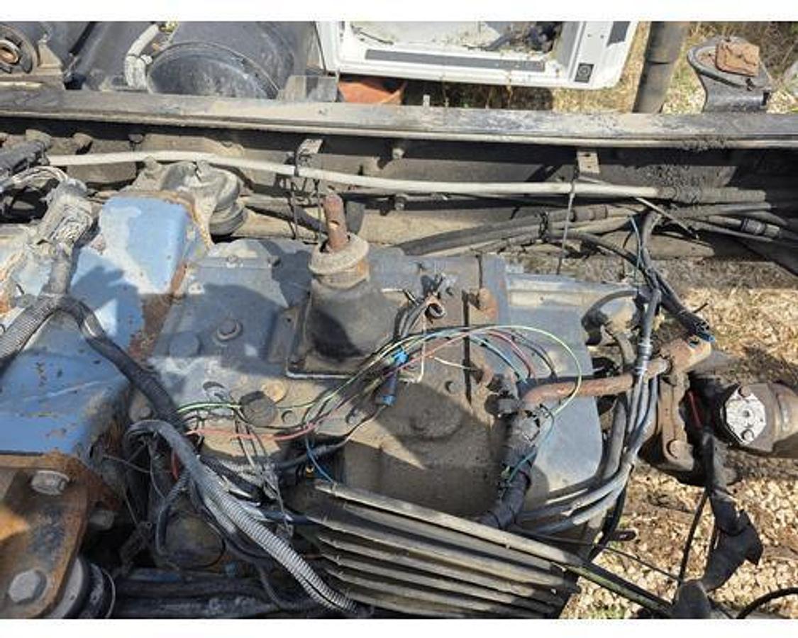 Used 2005 Fuller CV713