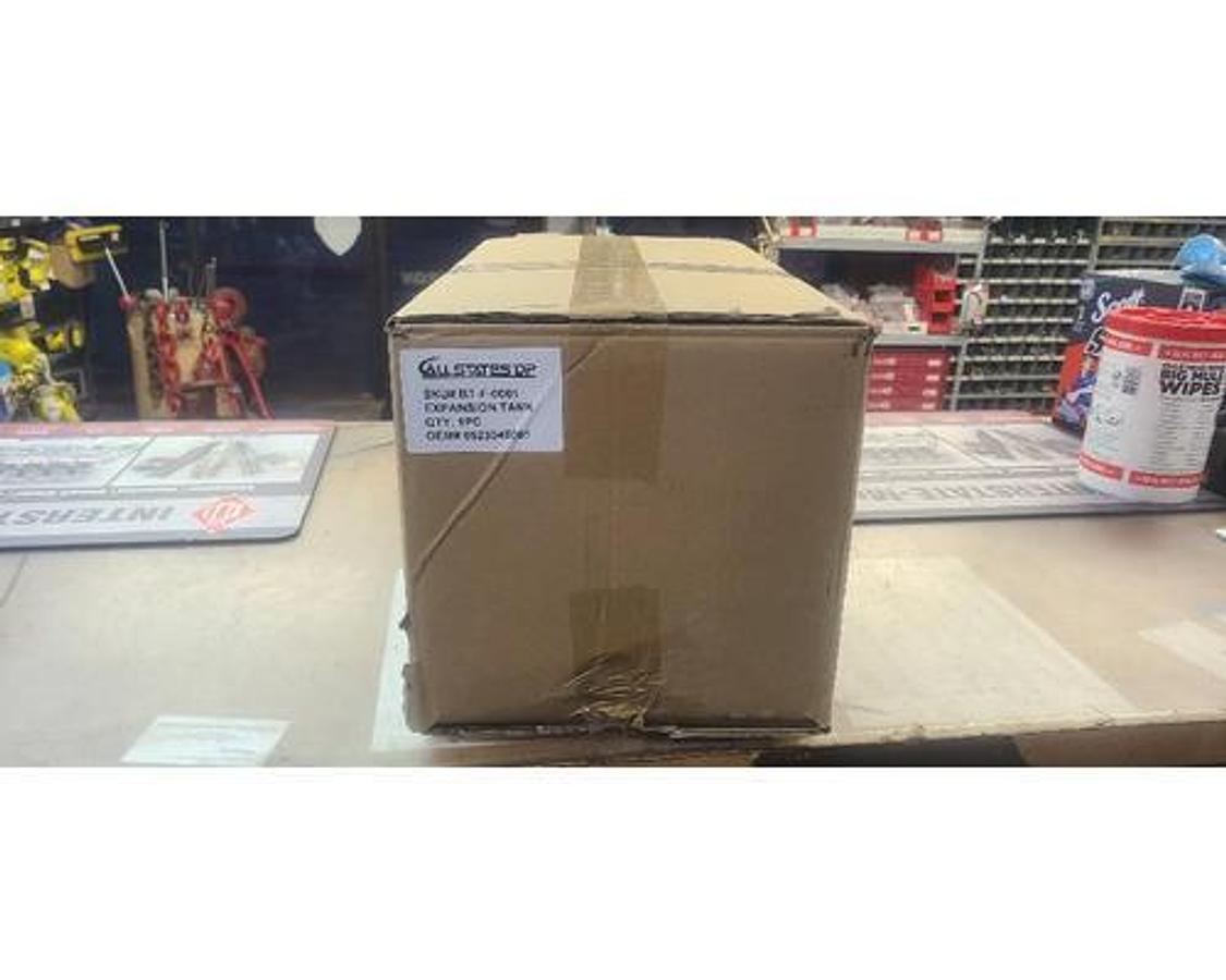 New surplus NEW SURPLUS FREIGHTLINER SURGE TANK # 0523045001