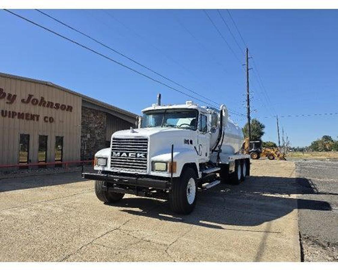 Used 2000 Mack CHU613