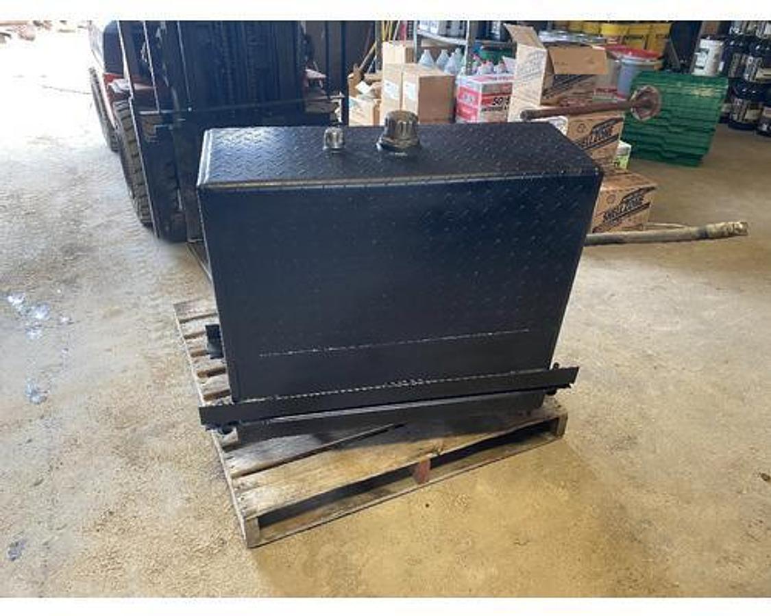 Used GOOD USED BEHIND THE CAB 50 GALLON STEEL HYDRAULIC TANK, READY TO BE MOUNTED INCLUDES FILTER & RELIEF VALVE