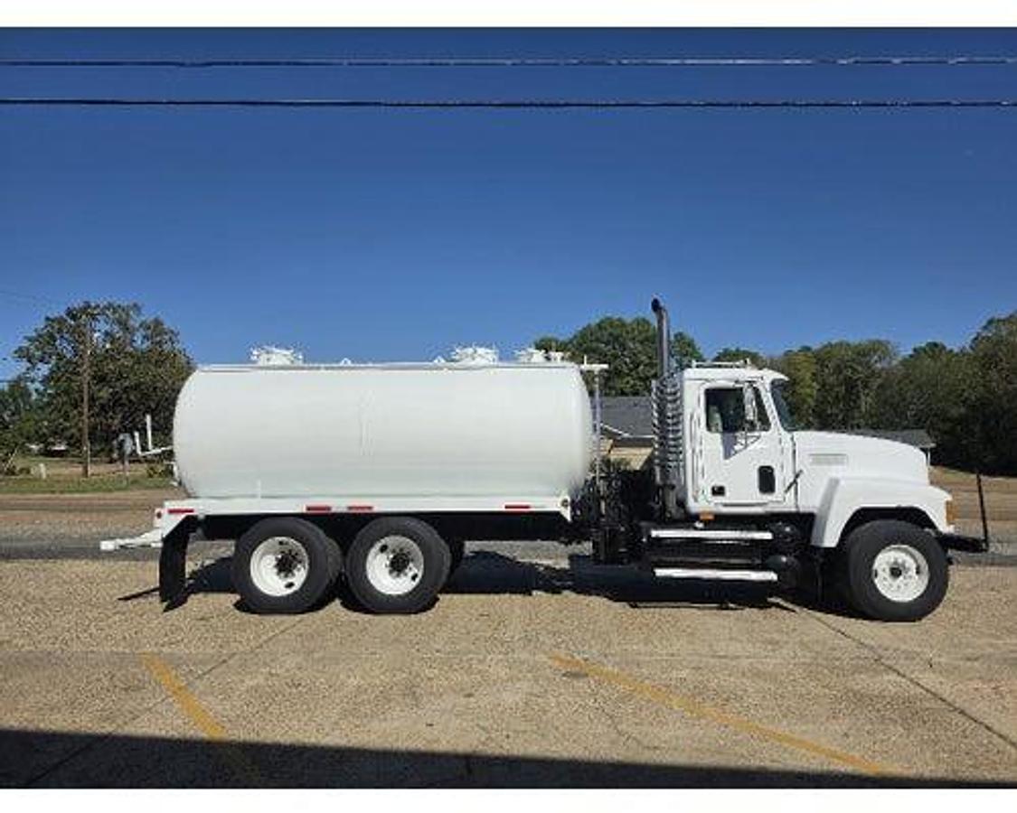 Used 2000 Mack CHU613