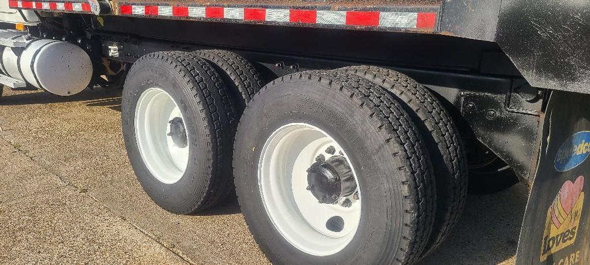 Used 2006 Mack CV713