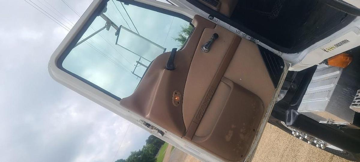 Used 2004 Mack CV713 GRANITE