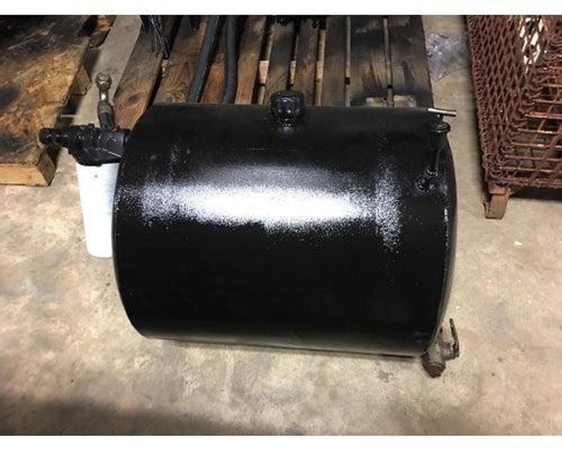 Used GOOD USED HYDRAULIC TANK, 50 GAL. CAPACITY  LENGTH  26" DIAMETER 24"