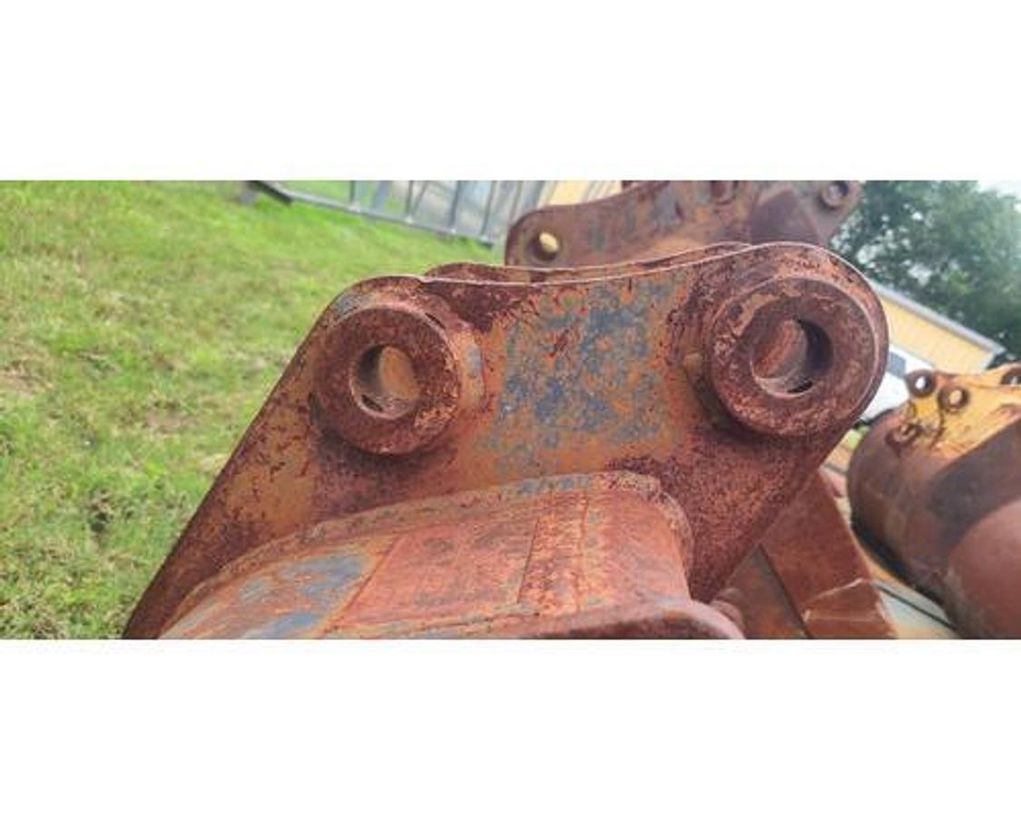 Used USED KOMATSU PC35R-8E SN# 303-31-144413-53 C&P ATTACHEMENTS
0.143 CAPACITY, WIDTH 24