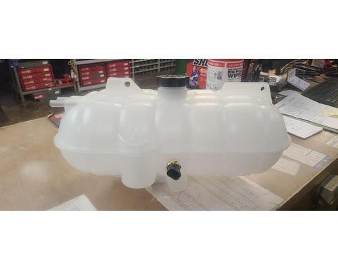 New surplus NEW SURPLUS FREIGHTLINER SURGE TANK # 0523045001