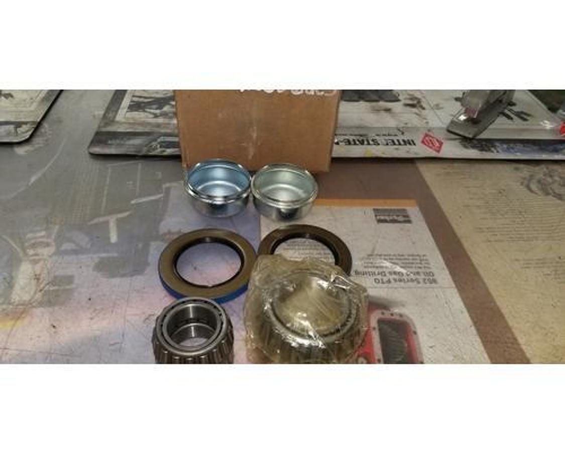 New surplus NEW SURPLUS 42656UC3  TRAILER HUB BEARINGS & SEALS WITH GREASE CAPS
BEARING X2  # 25580
BEARING X2  # 15123
SEAL X2 # 010-036-00 DEXTER SEAL
X2 HUB CAPS