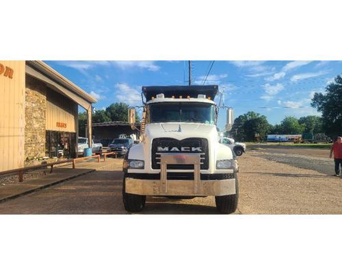Used 2006 Mack CV713