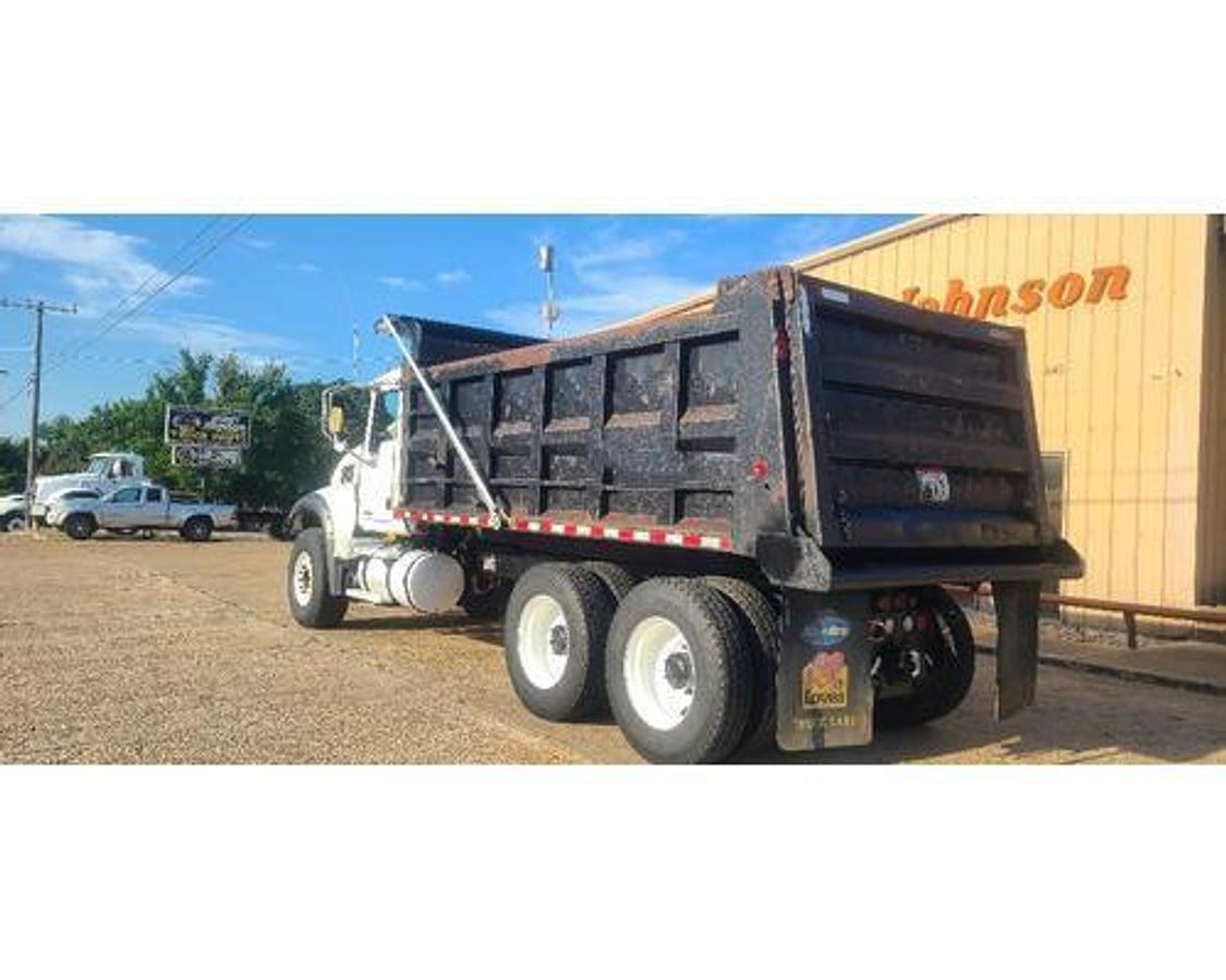Used 2006 Mack CV713