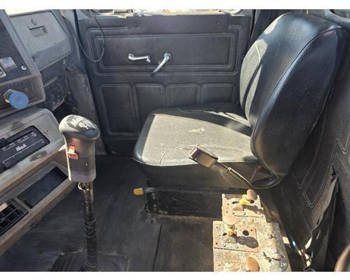 Used 1995 Mack RD688S