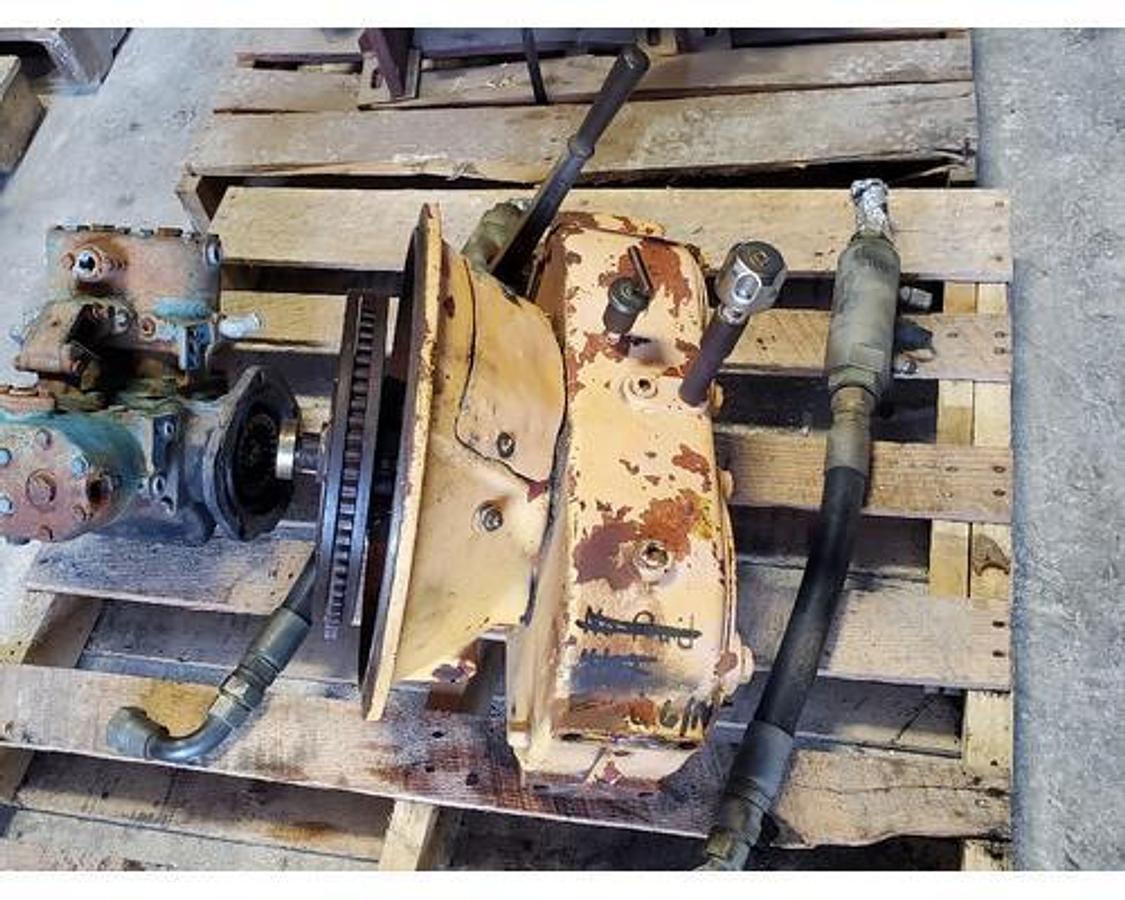Used SAE#3 SINGLE PLATE 11" CLUTCH DOUBLE 5" FUNK PUMP DRIVE MODEL# 281800A 5" GEAR CENTERS 1 1/4" SPLINE