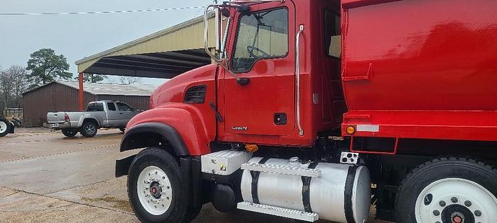 Used 2006 Mack CV713