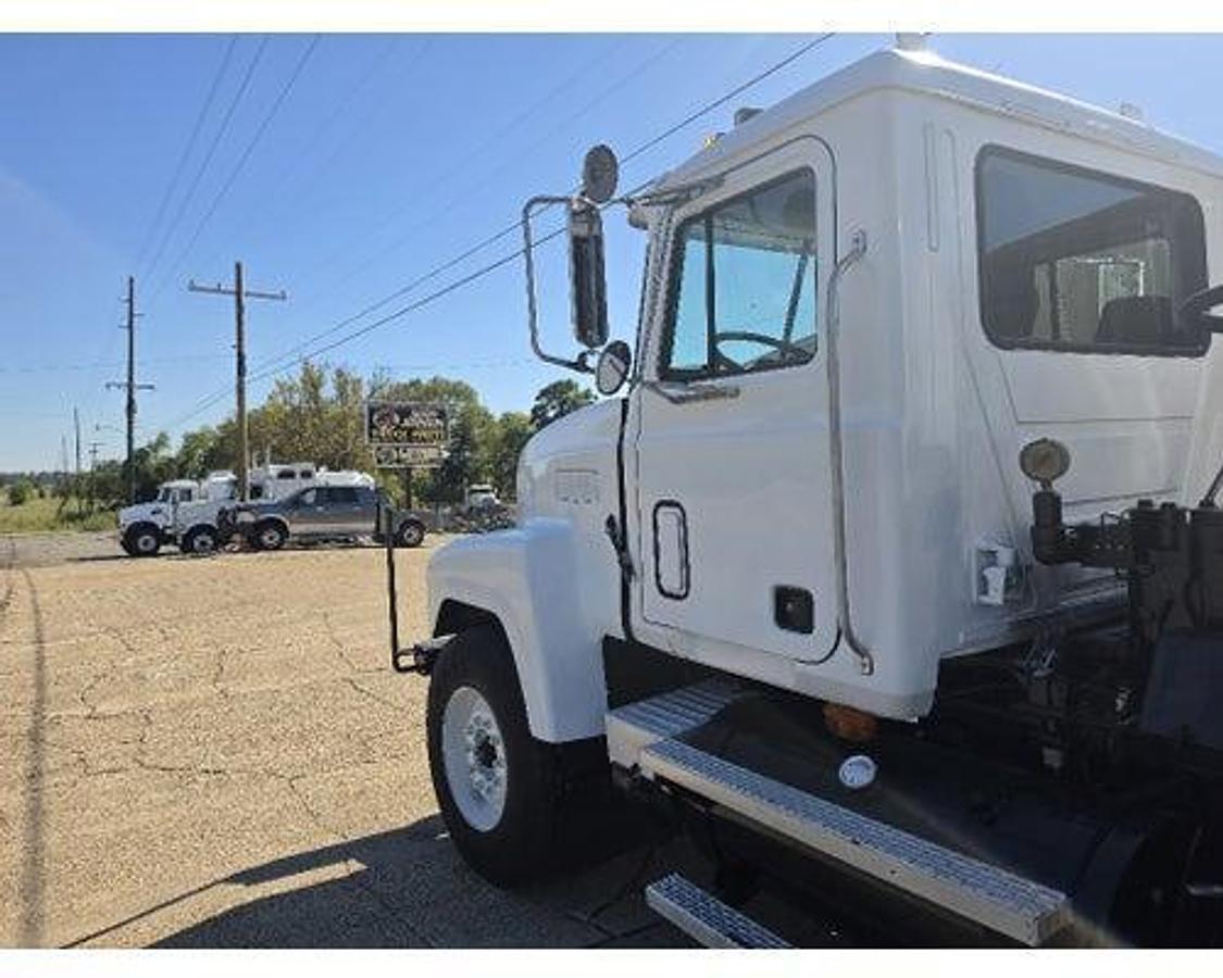 Used 2000 Mack CHU613