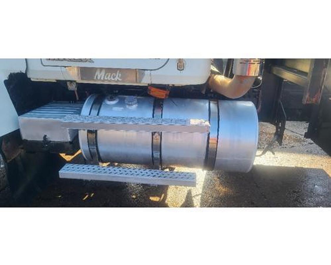 Used 2008 Mack CH613