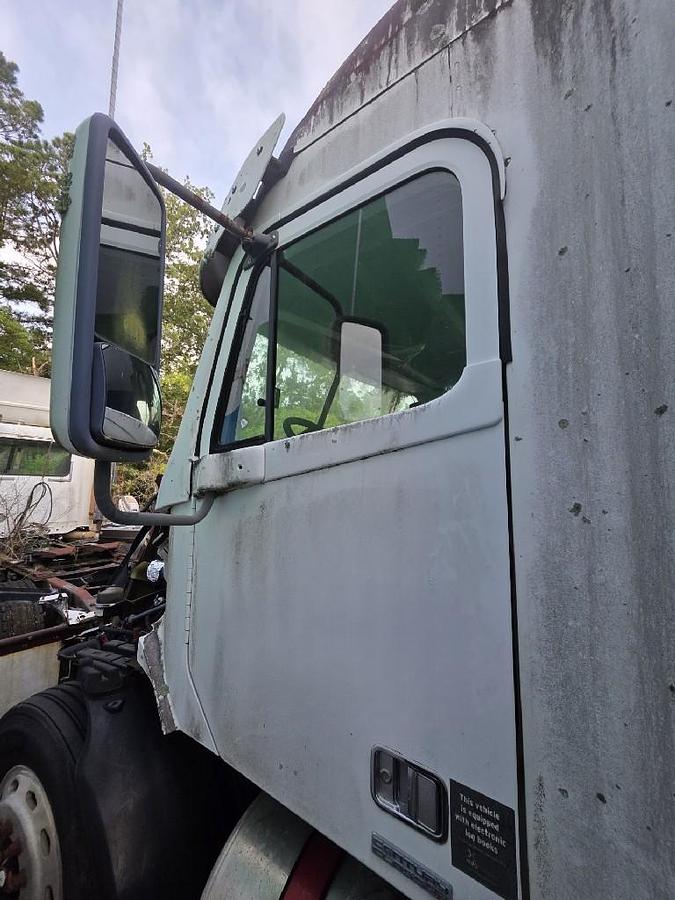 Used 2005 Freightliner CENTURY