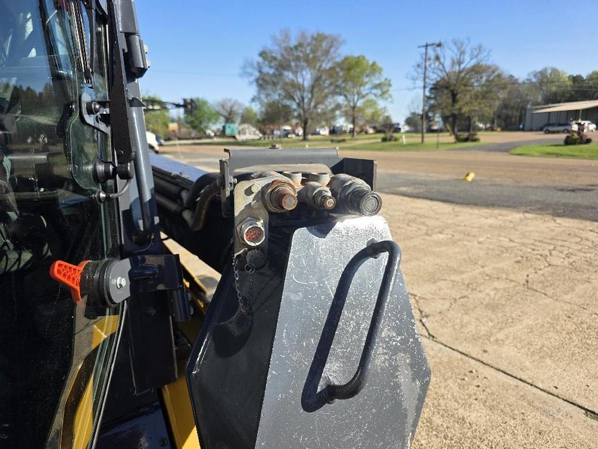 Used 2015 John Deere 333E