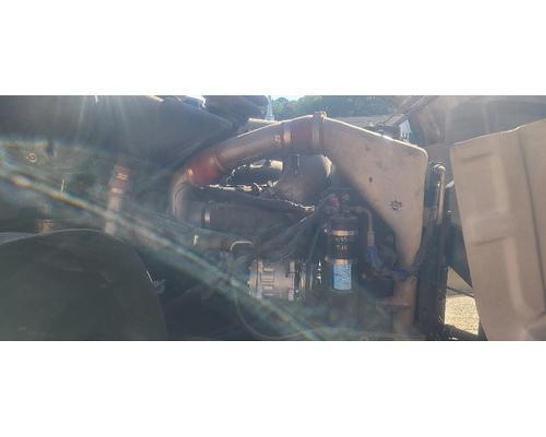 Used 2005 Mack CV713