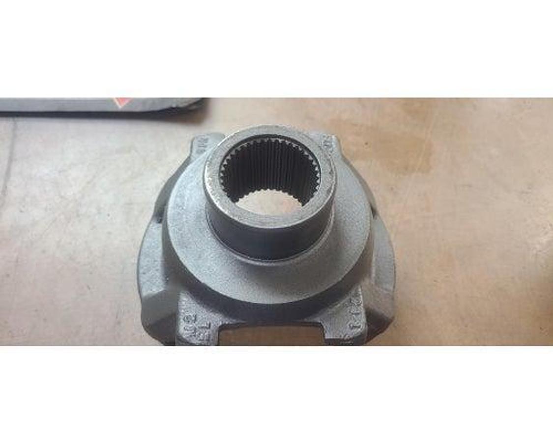Used GOOD USED SPICER SPL170 END YOKE  170-4-1261-1X  MACK CRD92/93
39 SPLINE