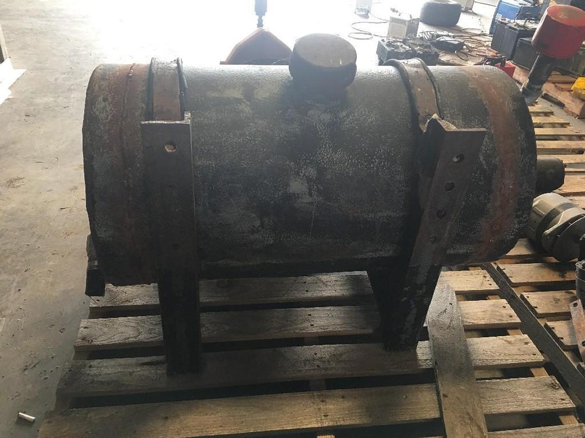 Used GOOD USED HYDRAULIC TANK, 45 GALLON CAPACITY, 36" LENGTH, 20" DIAMETER