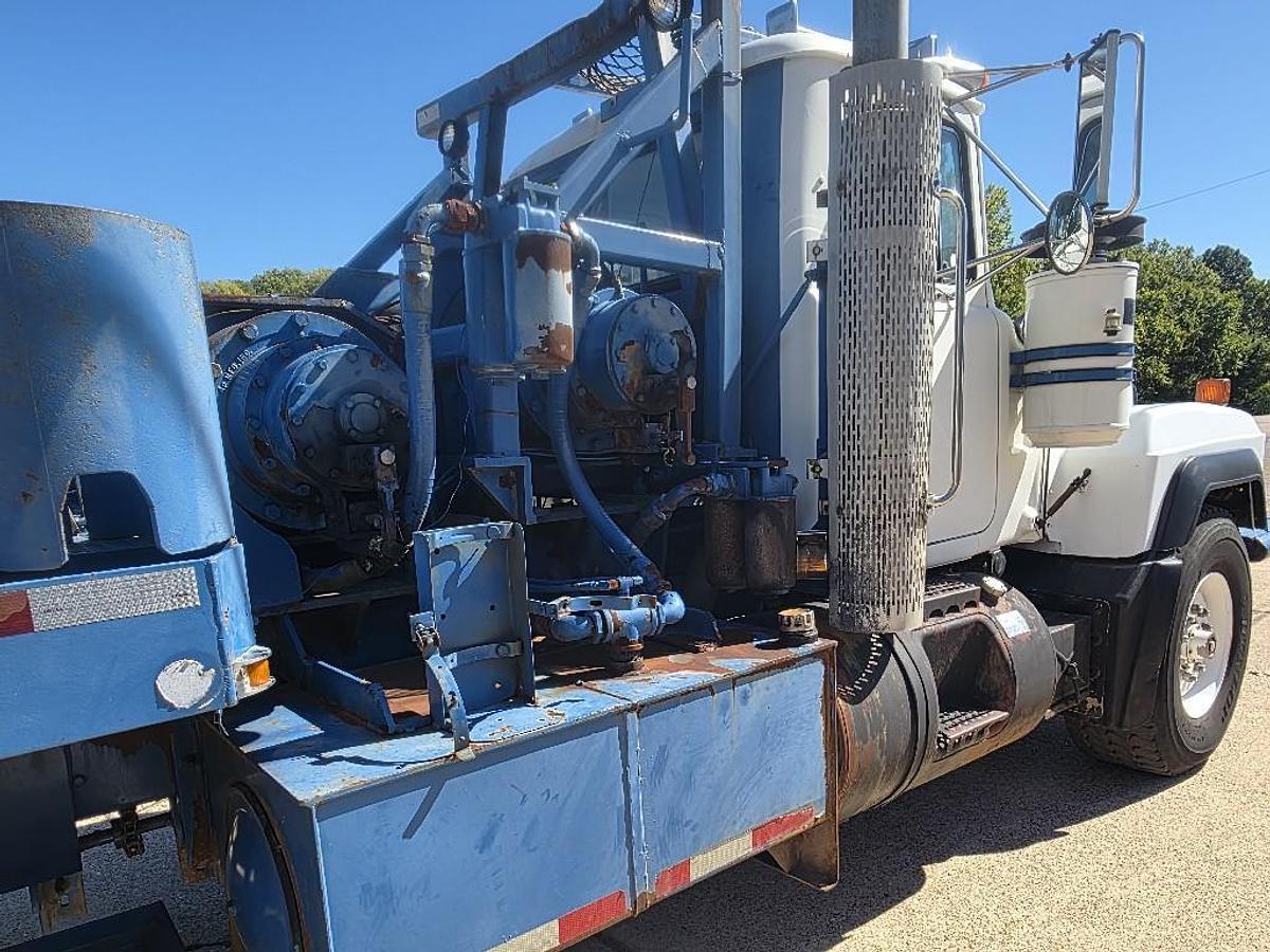 Used 1995 Mack RD688S