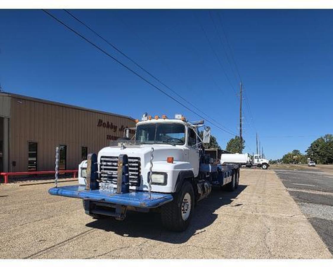 Used 1995 Mack RD688S