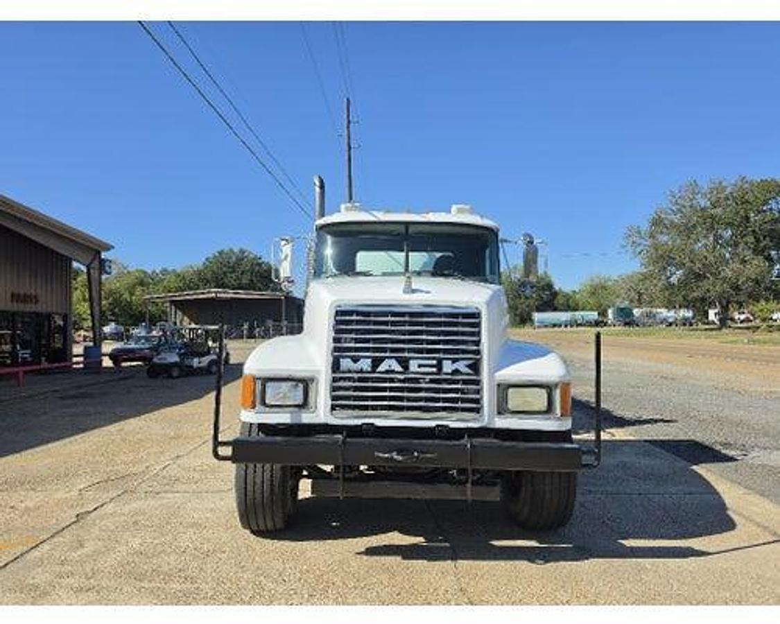 Used 2000 Mack CHU613