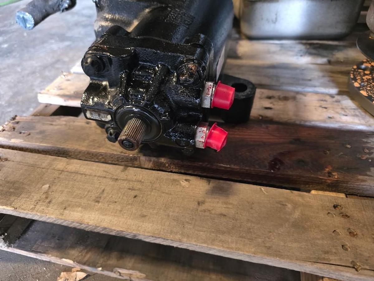 Used GOOD USED HINO 268 STEERING GEAR BOX # TAS65209A