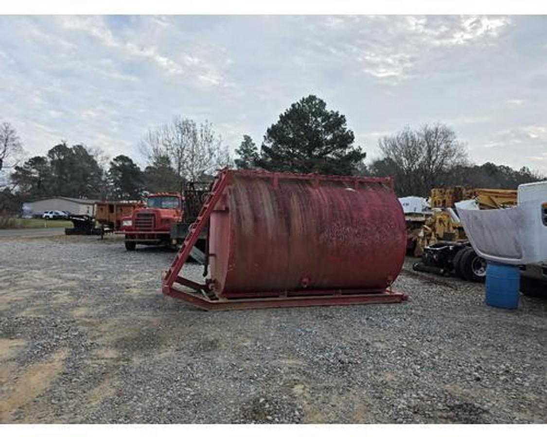 Used GOOD USED STEEL  SWAB TANK SKID 100 BARREL