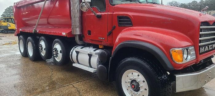 Used 2006 Mack CV713