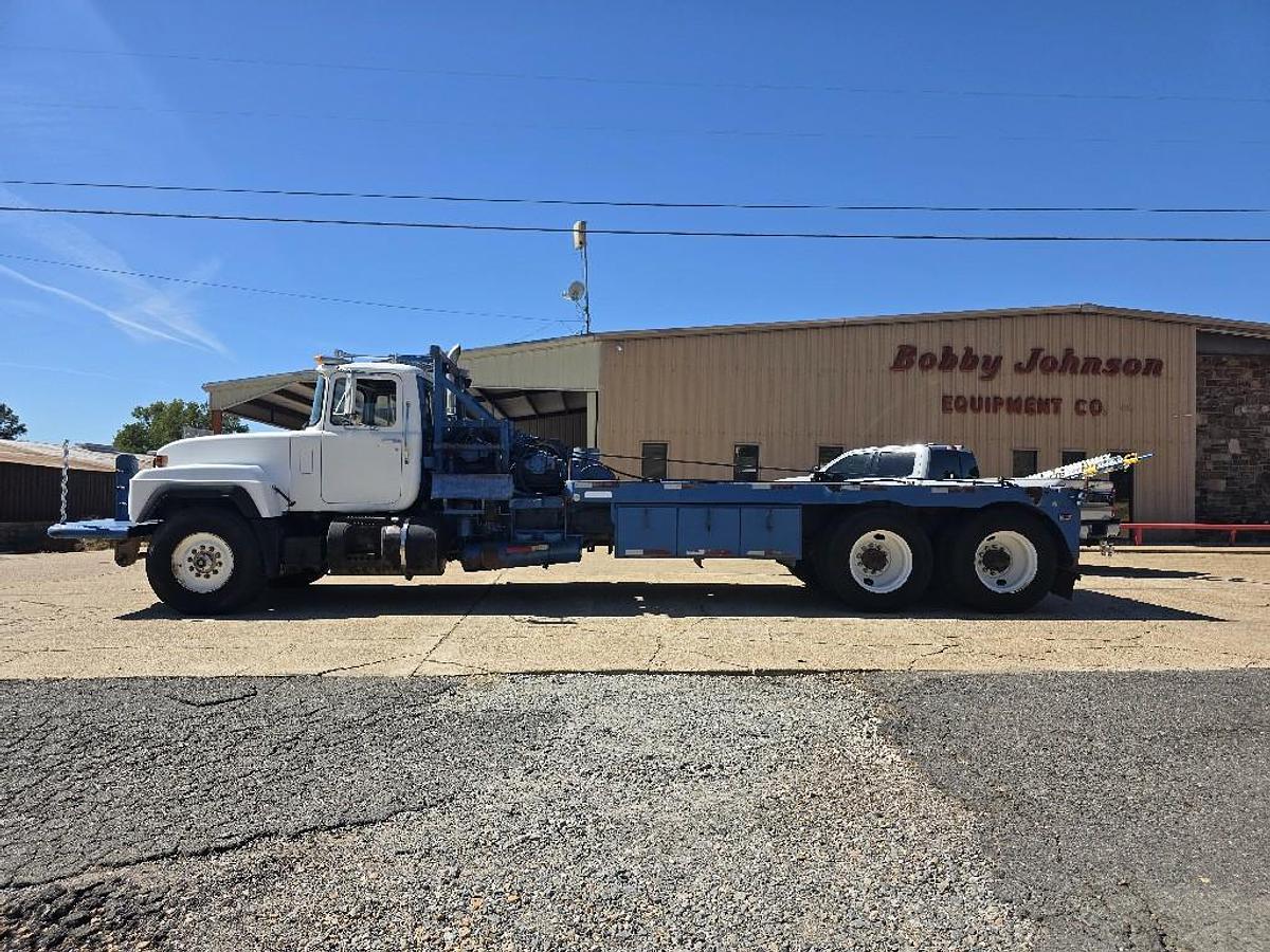 Used 1995 Mack RD688S
