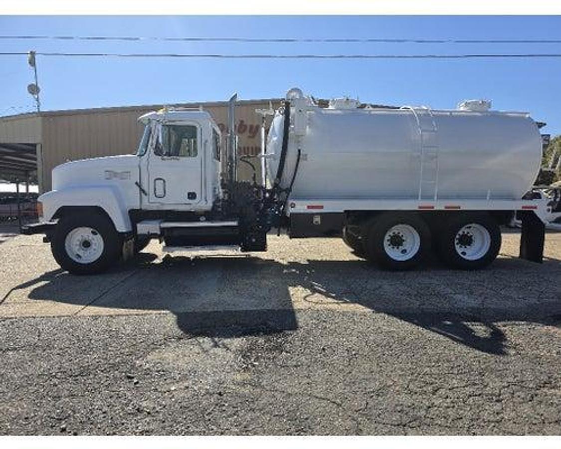 Used 2000 Mack CHU613