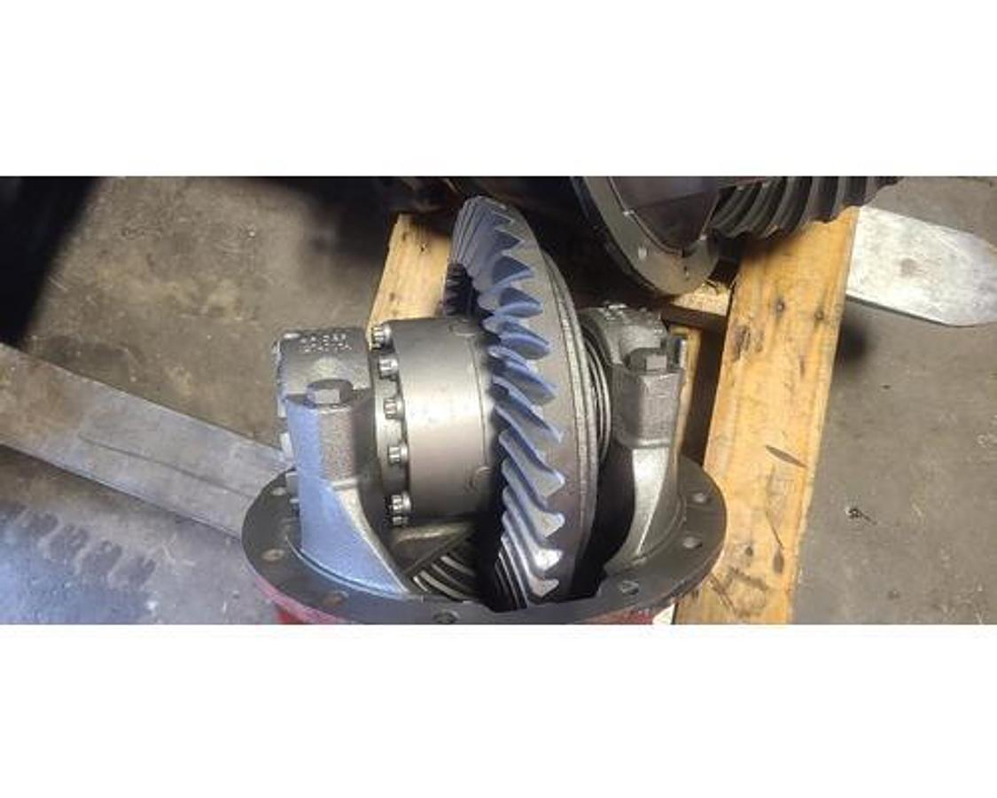 Used GOOD USED EATON RSP40 REAR/REAR DIFFERENTIAL 3.90 RATIO EXC.