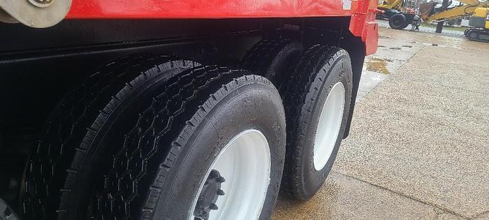 Used 2006 Mack CV713