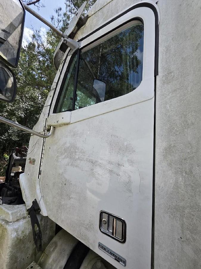 Used 2004 Freightliner COLUMBIA 120