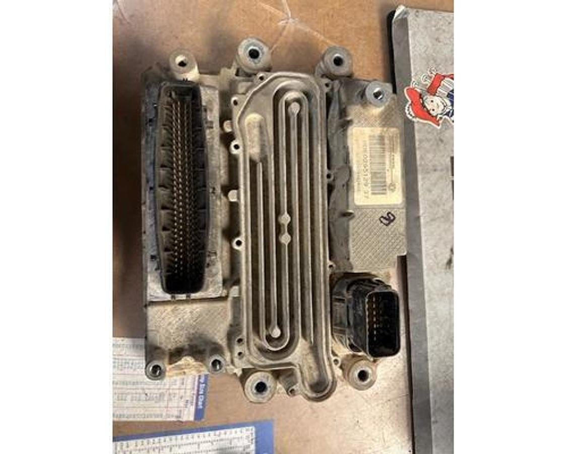 Used USED ECM DETROIT DIESEL  A0014452835/002  DD15 CONTROL MODULE