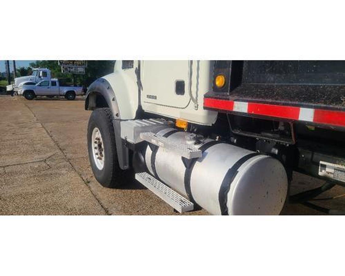 Used 2006 Mack CV713