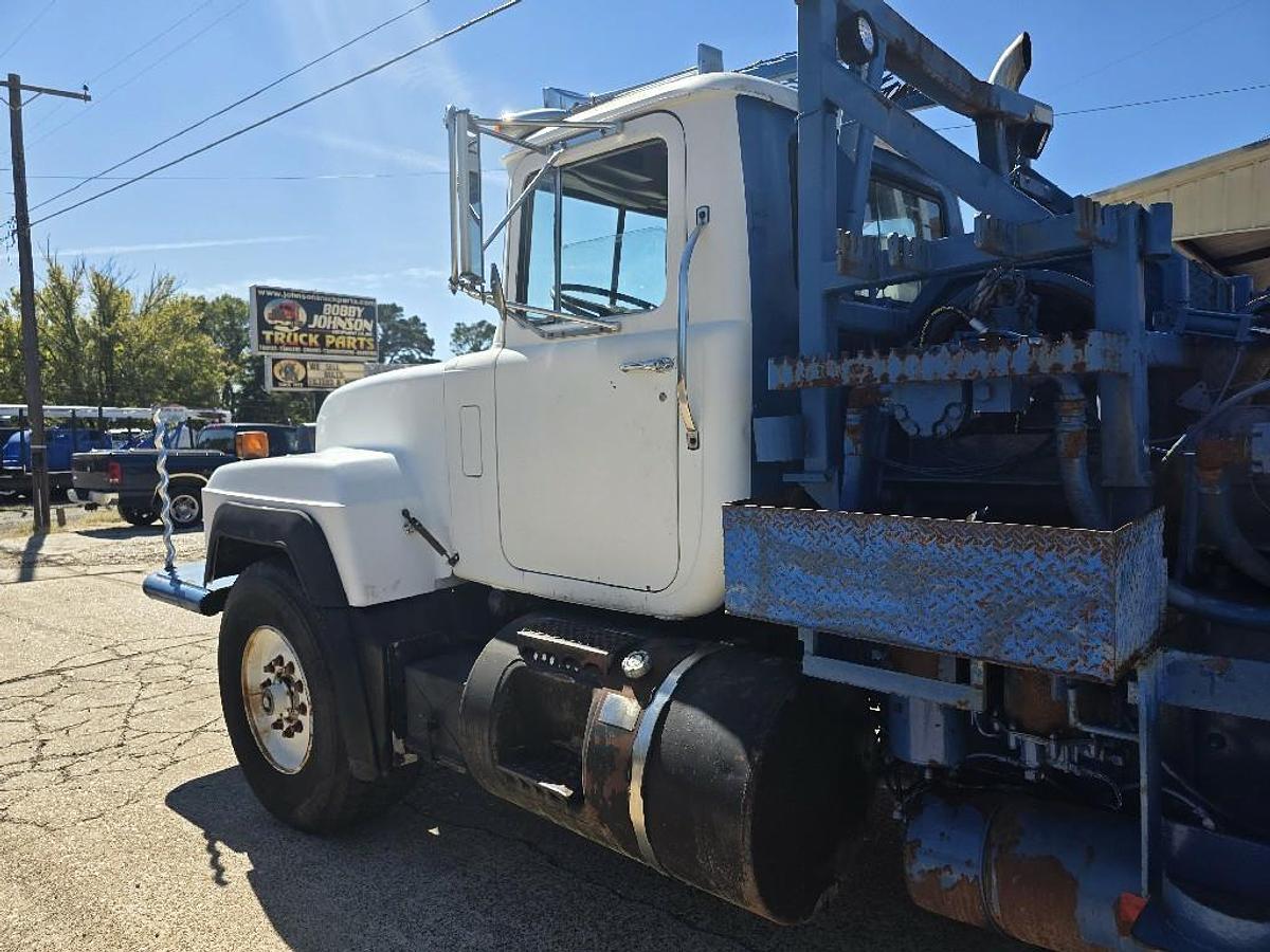 Used 1995 Mack RD688S