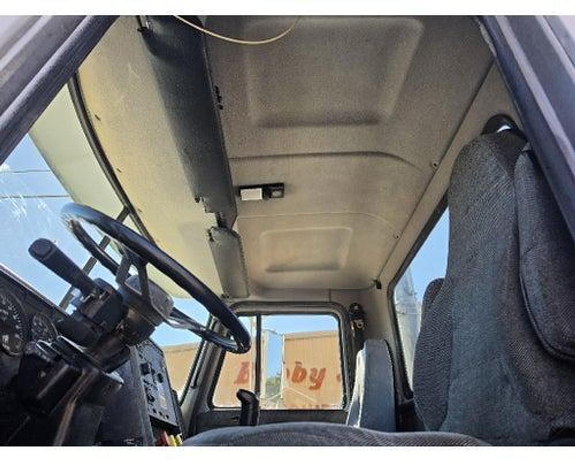 Used 2000 Mack CHU613