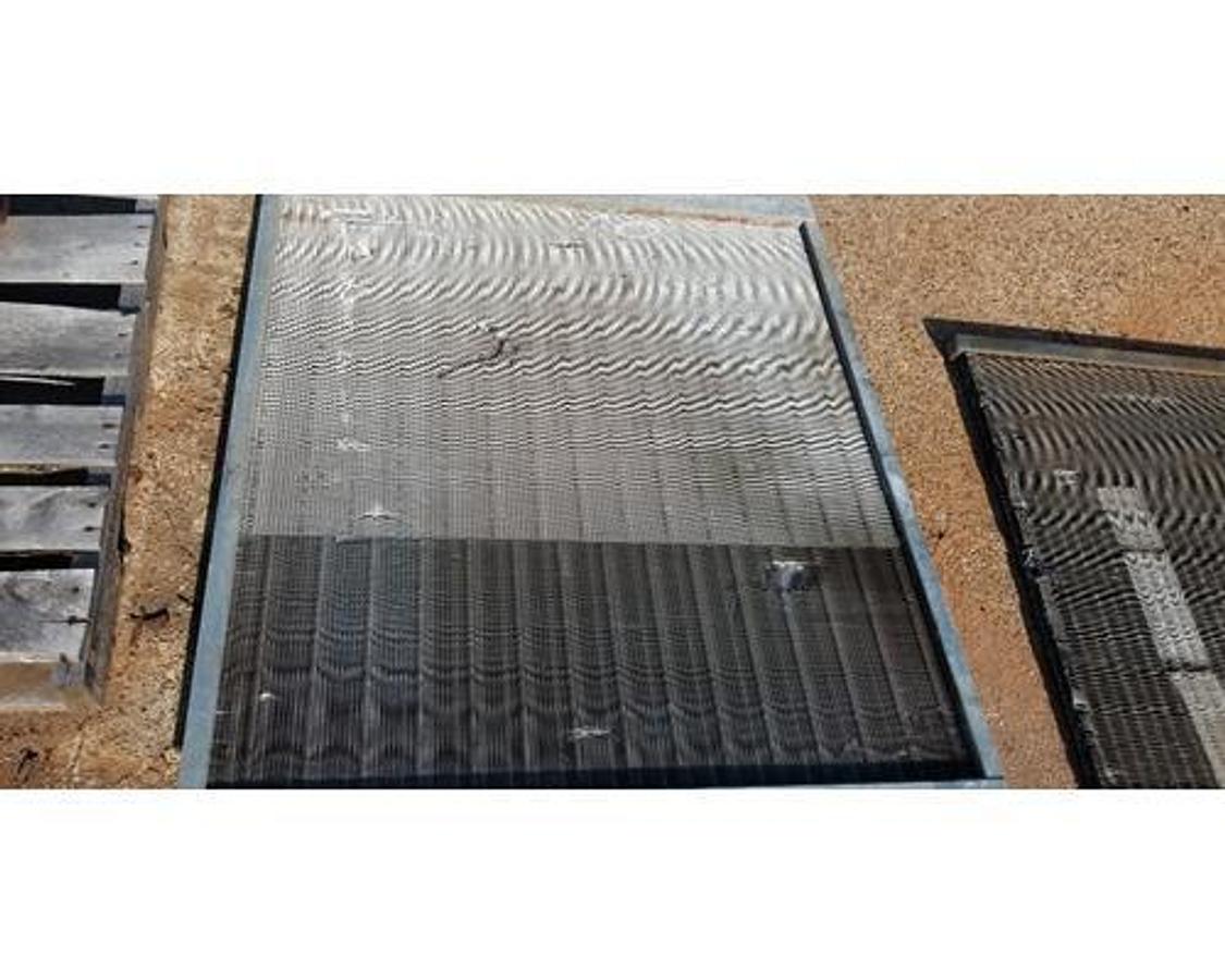 Used GOOD USED HYDRAULIC OIL COOLER 48"L X 3.5"W X 39.5" H
FEMALE PIPE THREAD 1-1/4"