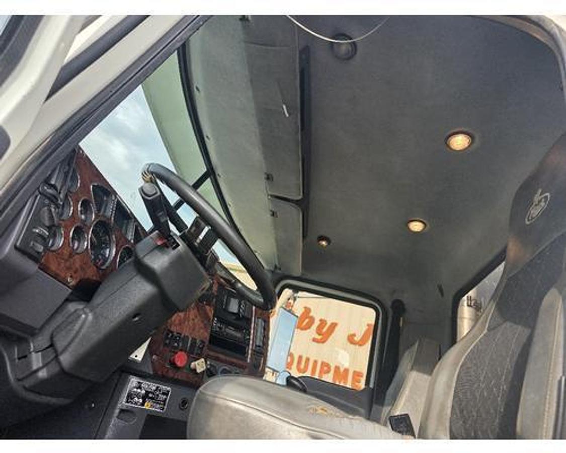Used 2010 Mack CHU613