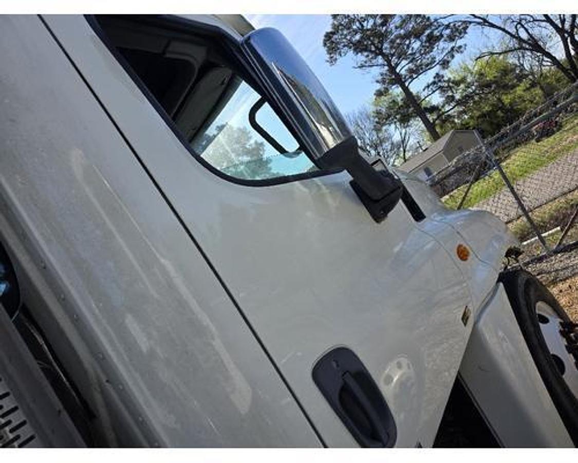 Used 2012 Freightliner CASCADIA