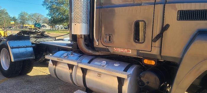 Used 2002 Mack CH 613