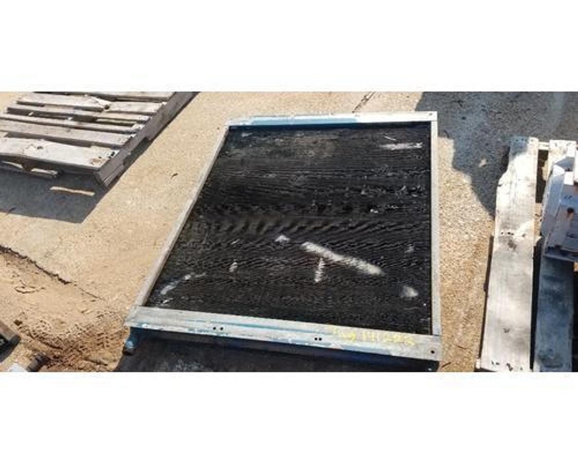 Used GOOD USED HYDRAULIC OIL COOLER 48"L X 3.5"W X 39.5" H
MALE PIPE THREAD 1-1/4"