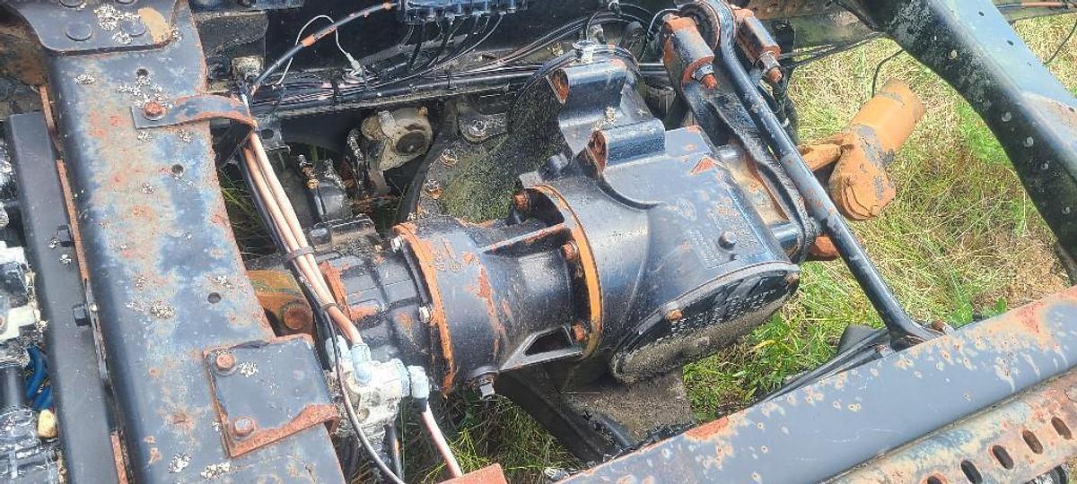 Used GOOD USED MERITOR FRONT AXLE HOUSING # 3C3121F2866   FOR CRD150.  NO DIFF.