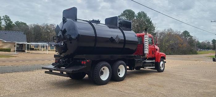 Used 2002 Mack CH 613