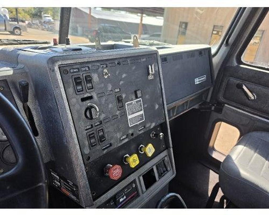 Used 2000 Mack CHU613