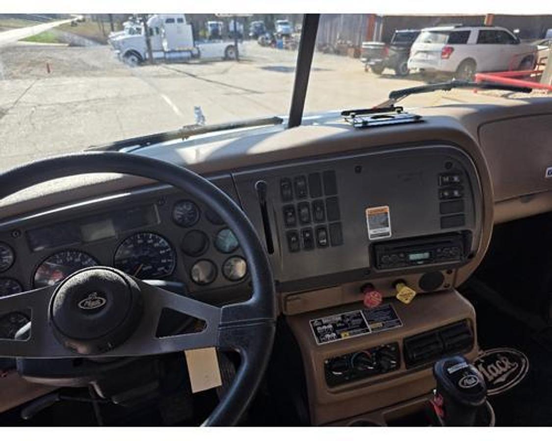 Used 2007 Mack CV713