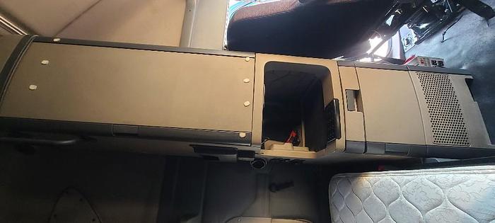 Used 2015 Freightliner CASCADIA